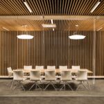 Mampara de cristal para oficinas con vidrio laminado en planta diáfana