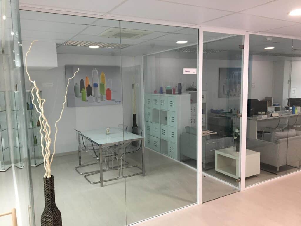 Mampara de cristal para oficina con vidrio laminado unido a testa